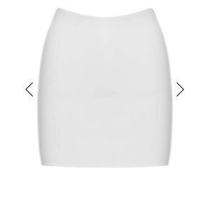 The nw oh so mini skirt, white